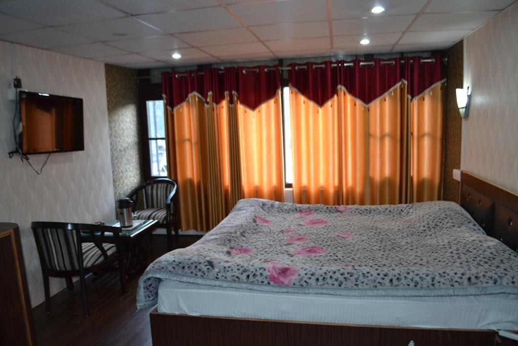 Hotel Lal Kothi Pahalgam Exterior photo